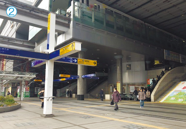 【2】駅のエスカレーターからも3階へ上がれます